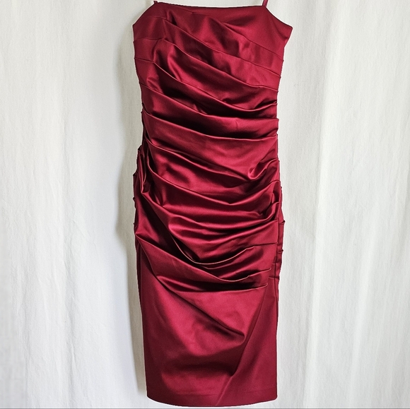 🇨🇦 Le Chateau Strapless Red Satin Dress - Picture 12 of 16